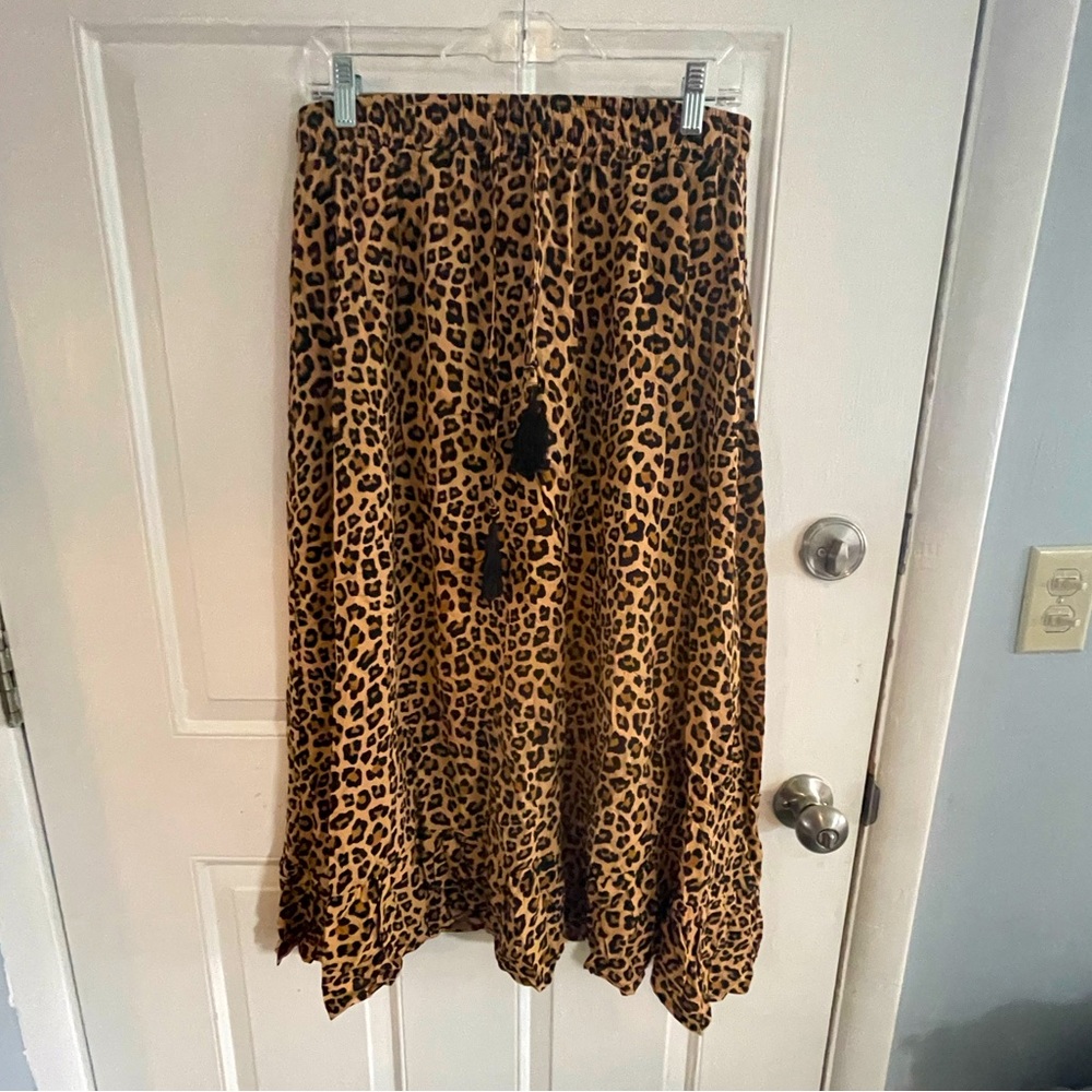 Cheetah Print Skirt - Picture 2 of 4
